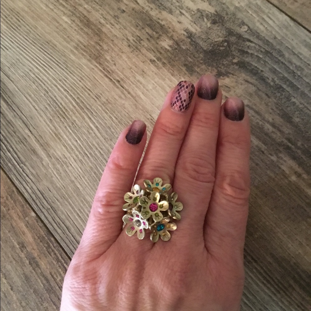 Goldtone Flower Gemstone Stretch Ring - Picture 5 of 5